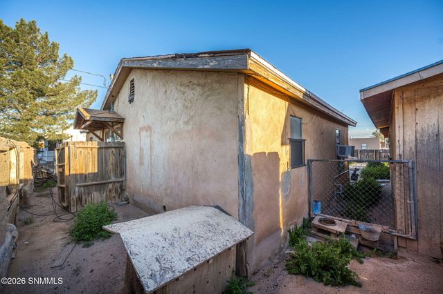 990 Brownlee Avenue, Las Cruces, NM 88005