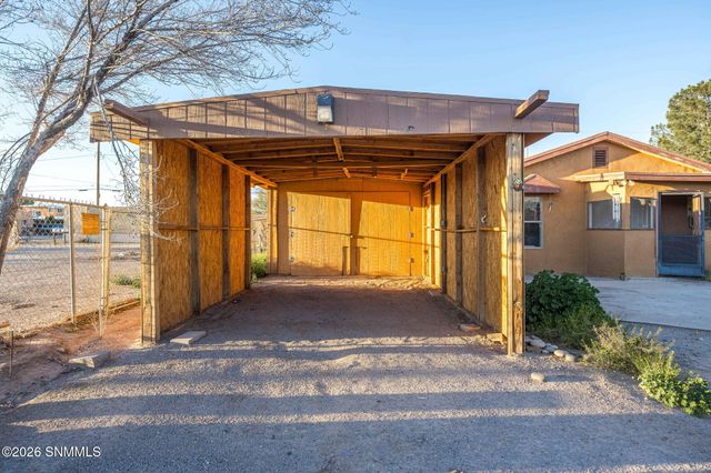 990 Brownlee Avenue, Las Cruces, NM 88005