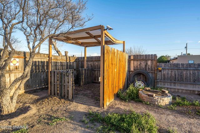 990 Brownlee Avenue, Las Cruces, NM 88005