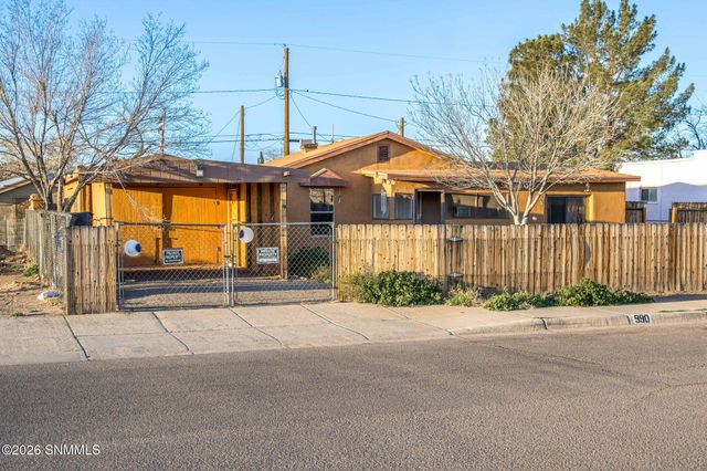 990 Brownlee Avenue, Las Cruces, NM 88005