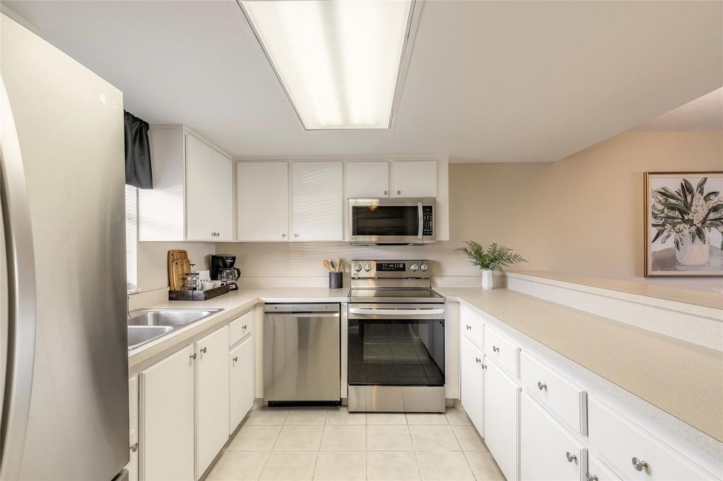 Image 12 of property listing at 2100 OCEAN SHORE BOULEVARD 1110, Ormond Beach, FL 32176