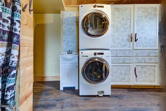 213 E Main Street, Johnstown, NY 12095