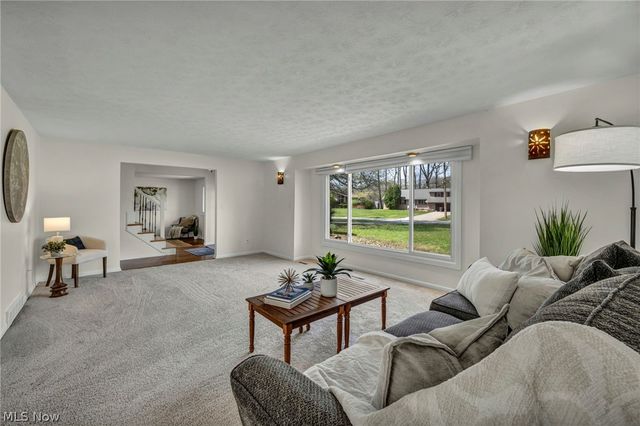 24720 Dundee Drive, Richmond Heights, OH 44143