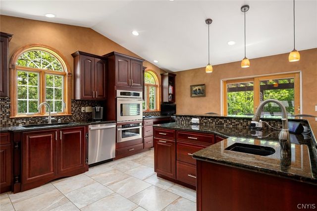 14 University Circle, Kirkland, NY 13323