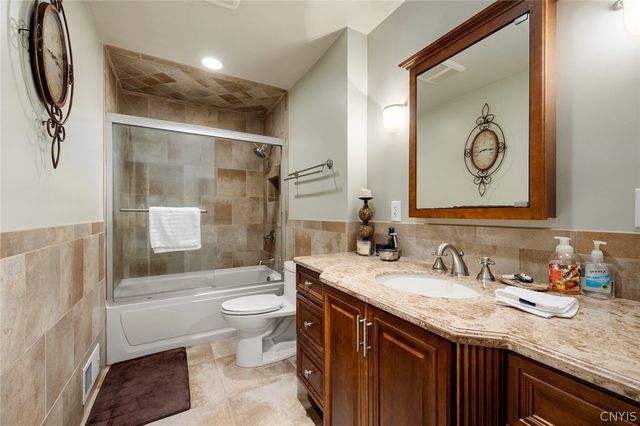 14 University Circle, Kirkland, NY 13323