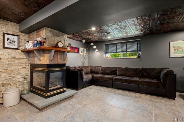 14 University Circle, Kirkland, NY 13323