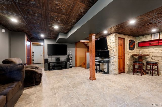 14 University Circle, Kirkland, NY 13323