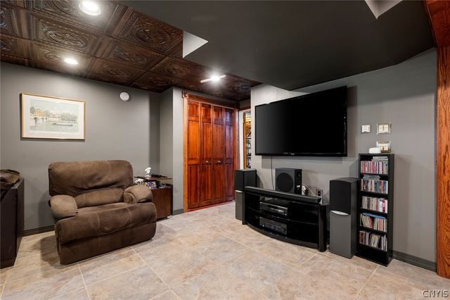 14 University Circle, Kirkland, NY 13323