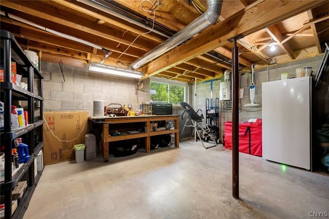 14 University Circle, Kirkland, NY 13323