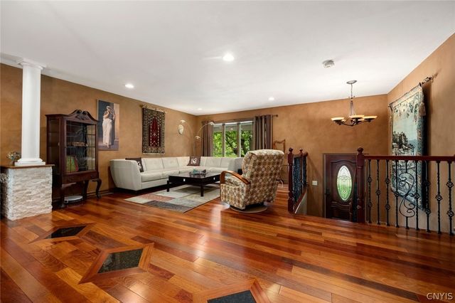 14 University Circle, Kirkland, NY 13323