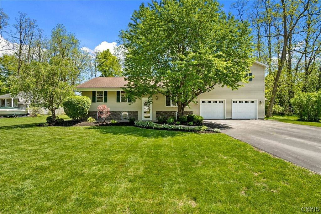 14 University Circle, Kirkland, NY 13323