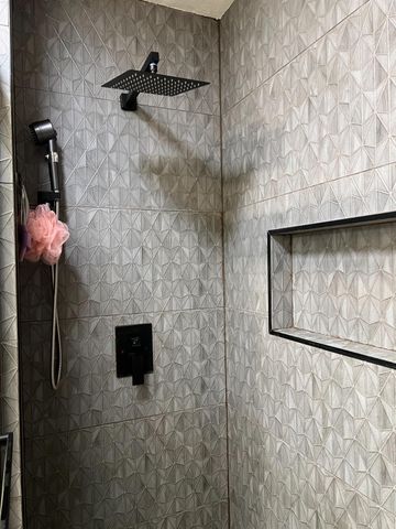 5686 N Briarwood Avenue, Fresno, CA 93711