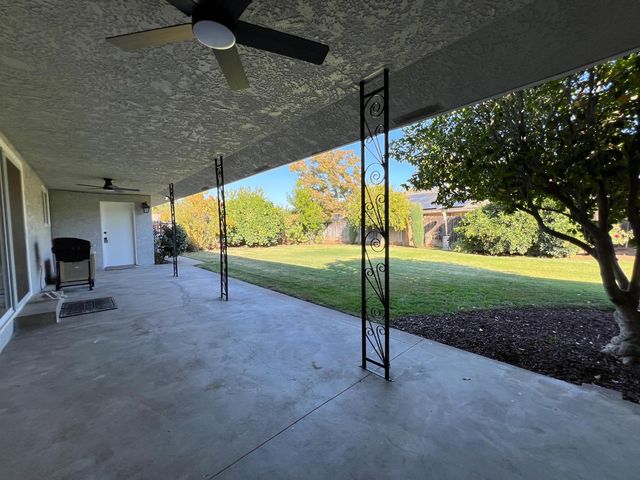 5686 N Briarwood Avenue, Fresno, CA 93711