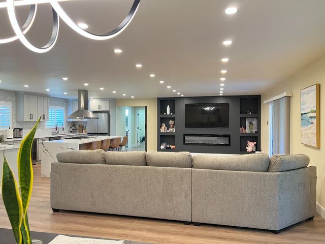 5686 N Briarwood Avenue, Fresno, CA 93711