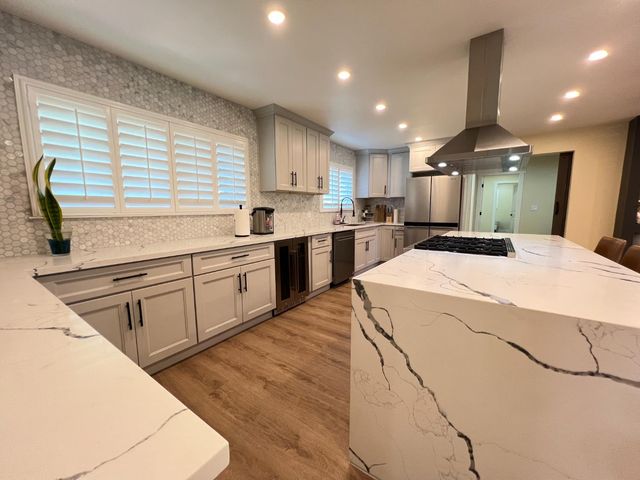 5686 N Briarwood Avenue, Fresno, CA 93711