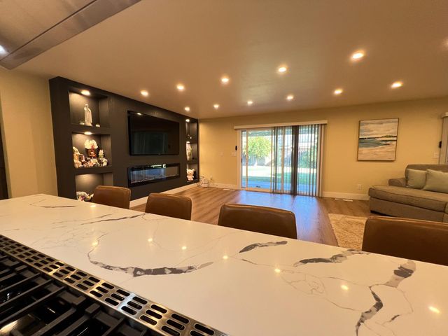 5686 N Briarwood Avenue, Fresno, CA 93711