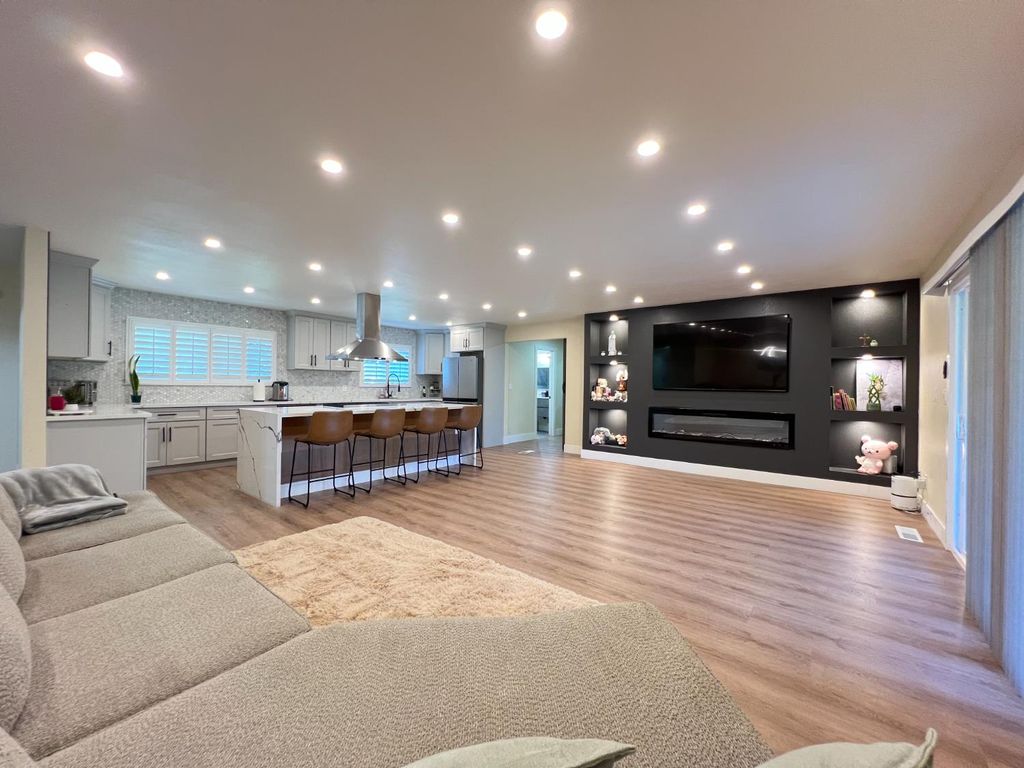 5686 N Briarwood Avenue, Fresno, CA 93711