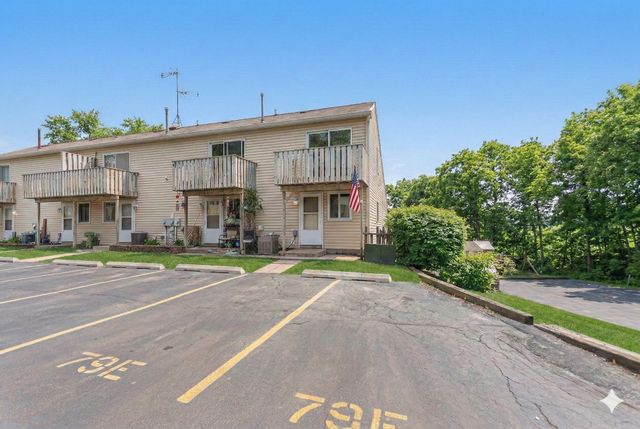 79 Maude Avenue E, Fox Lake, IL 60020