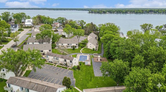 79 Maude Avenue E, Fox Lake, IL 60020