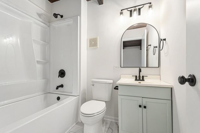 79 Maude Avenue E, Fox Lake, IL 60020