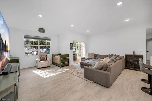 4620 Saint Croix LN # 918, Naples, FL 34109