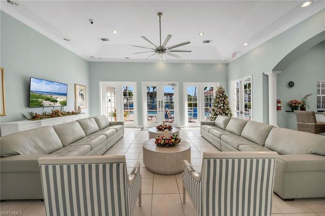 4620 Saint Croix LN # 918, Naples, FL 34109