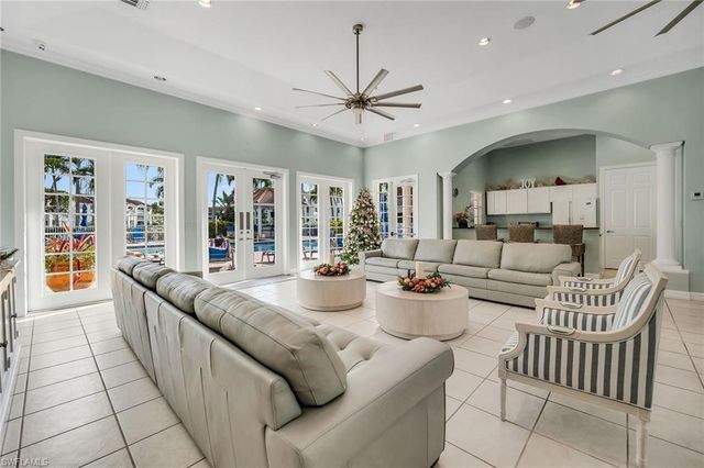 4620 Saint Croix LN # 918, Naples, FL 34109