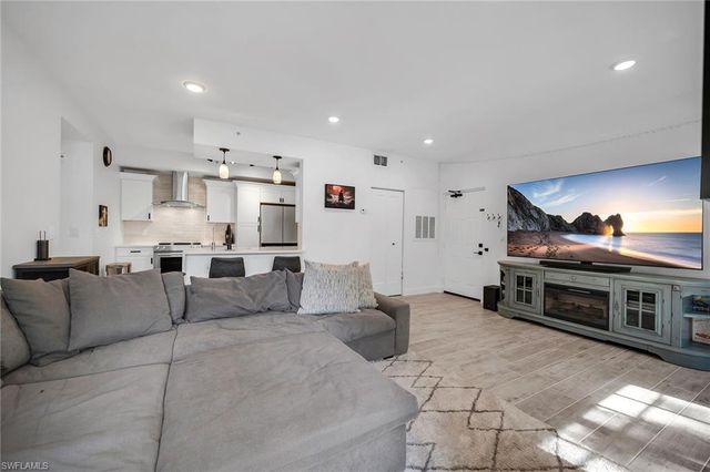 4620 Saint Croix LN # 918, Naples, FL 34109