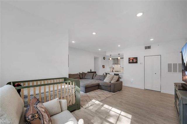 4620 Saint Croix LN # 918, Naples, FL 34109