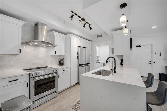 4620 Saint Croix LN # 918, Naples, FL 34109