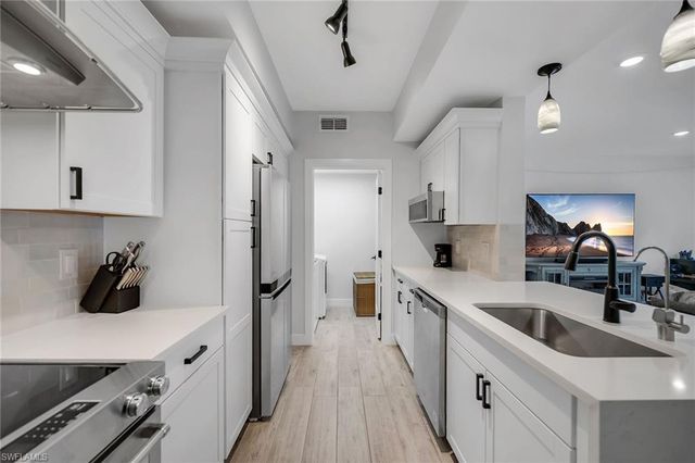 4620 Saint Croix LN # 918, Naples, FL 34109