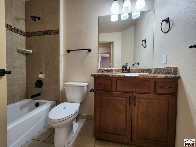 2306 Cliffmoor Ln, Pueblo, CO 81008