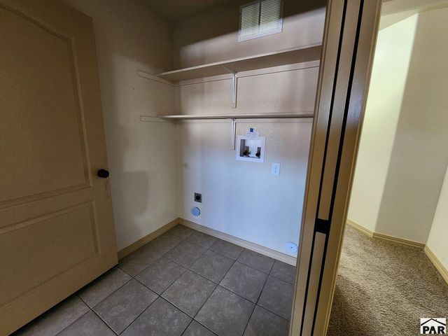 2306 Cliffmoor Ln, Pueblo, CO 81008