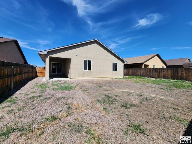 2306 Cliffmoor Ln, Pueblo, CO 81008