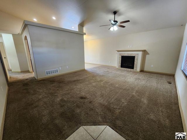 2306 Cliffmoor Ln, Pueblo, CO 81008