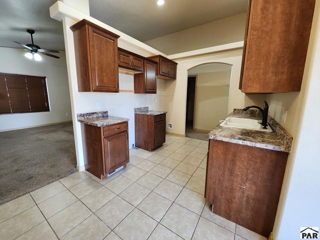 2306 Cliffmoor Ln, Pueblo, CO 81008