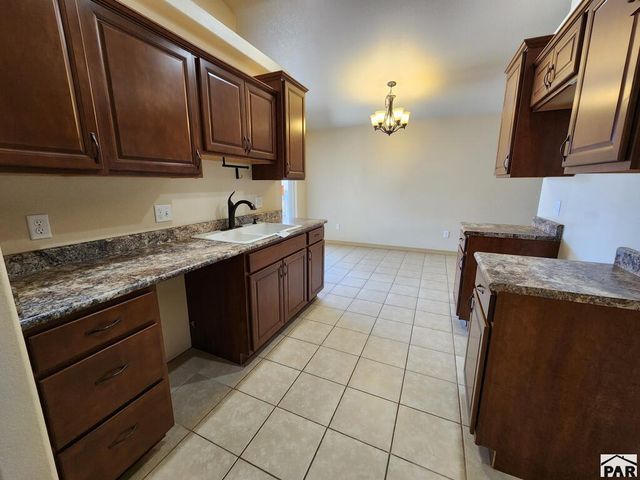 2306 Cliffmoor Ln, Pueblo, CO 81008