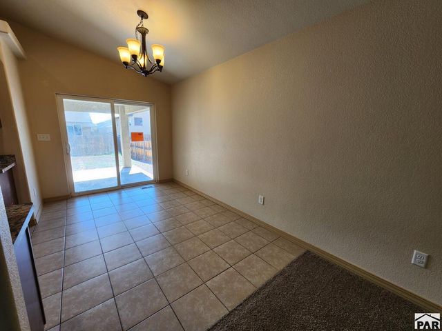 2306 Cliffmoor Ln, Pueblo, CO 81008