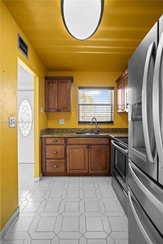 2811 N Pine Island Rd 302, Sunrise, FL 33322