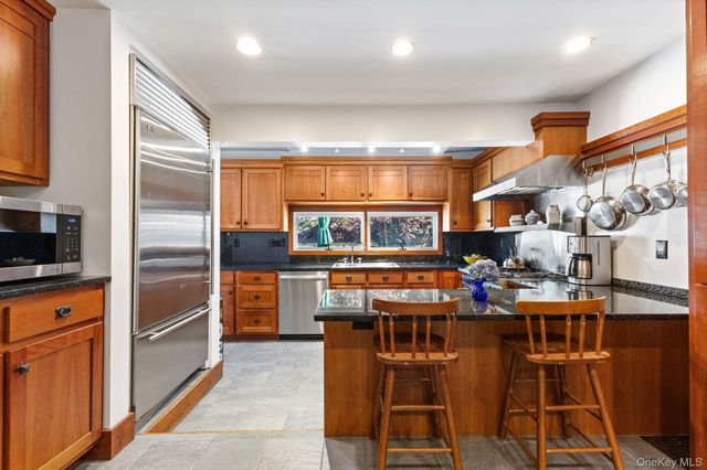 7 Avon Road, Bronxville, NY 10708