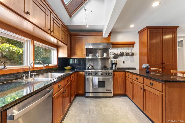 7 Avon Road, Bronxville, NY 10708