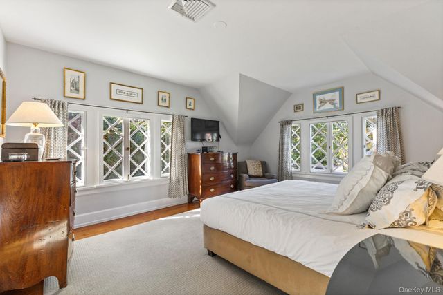 7 Avon Road, Bronxville, NY 10708
