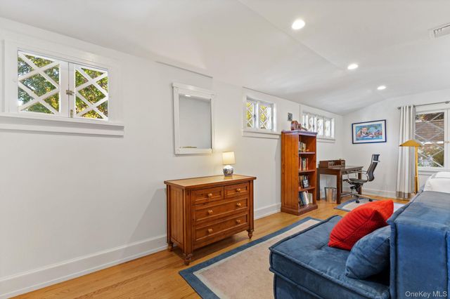 7 Avon Road, Bronxville, NY 10708