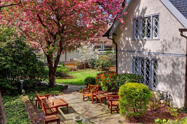 7 Avon Road, Bronxville, NY 10708