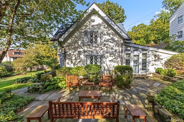7 Avon Road, Bronxville, NY 10708
