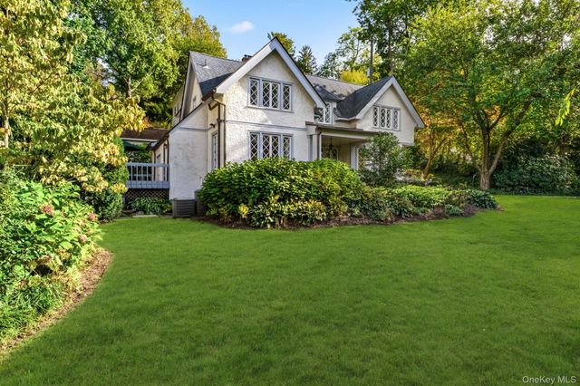 7 Avon Road, Bronxville, NY 10708
