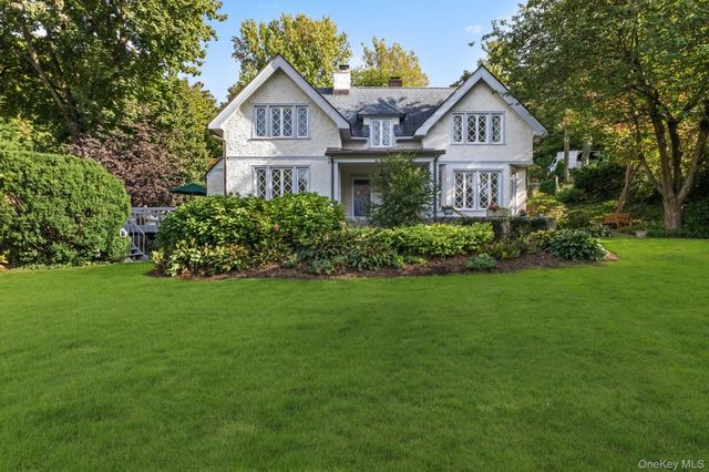 7 Avon Road, Bronxville, NY 10708