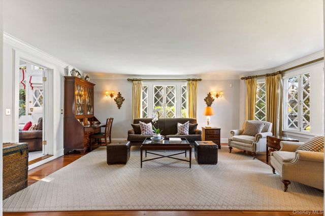 7 Avon Road, Bronxville, NY 10708