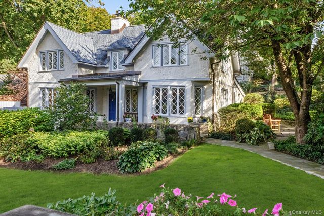 7 Avon Road, Bronxville, NY 10708