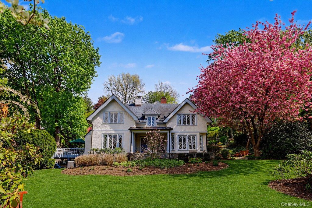7 Avon Road, Bronxville, NY 10708